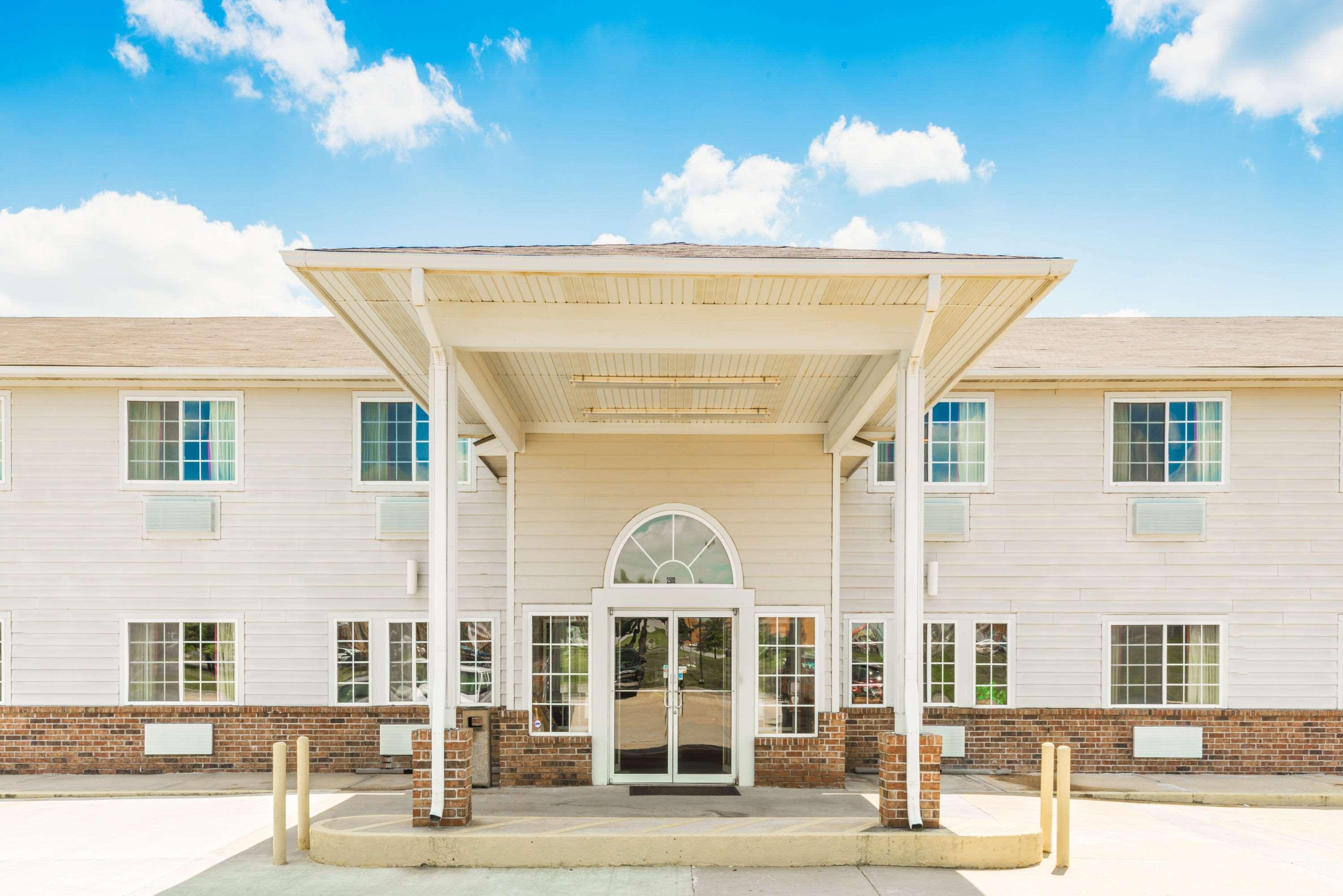 Super 8 By Wyndham Platte City Kansas City Area Eksteriør bilde